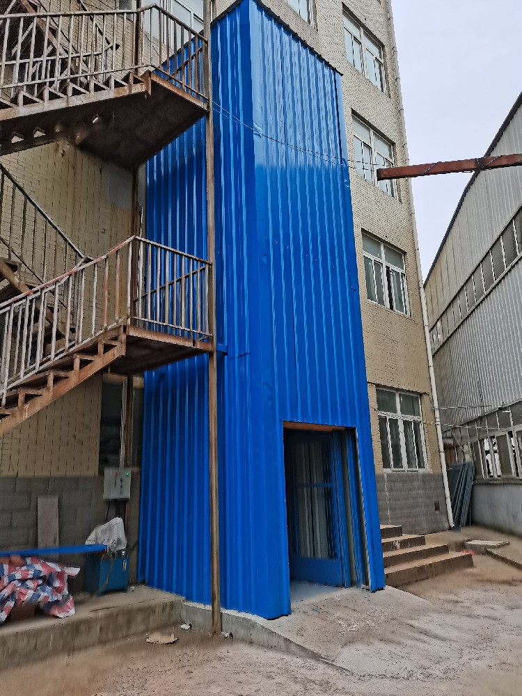 室外导轨链条式升降机